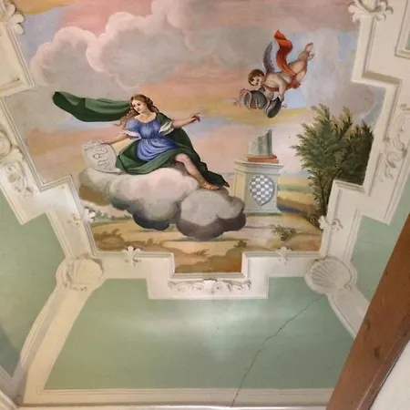 Chateau La Viscontessa Apartment